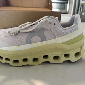 NWT On Running CloudMonster  Sneakers in White and light green